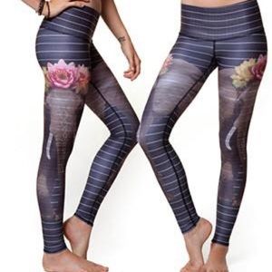 Teeki Love the Elephant Hot Pants Size Small